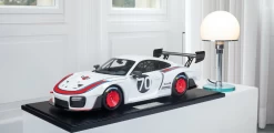 1/8 Minichamps 2019 Porsche 935/19 Martini Design White #70 Resin Car Model Limited 199 Pieces