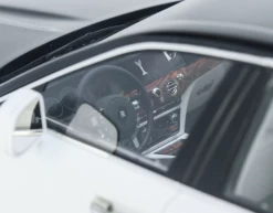 1/18 HH Model Rolls-Royce Ghost (English White & Piano Black) Resin Car Model -Toy vehicles 5 1 98896.1678611365