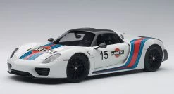 1/18 AUTOART PORSCHE 918 SPYDER WEISSACH PACKAGE (WHITE/MARTINI LIVERY) Diecast Model 77927