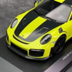 2018 Porsche 911 GT2RS (991.2) Weissach Package Bright Green With Carbon Stripes And Black Magnesium Wheels Limited Edition To 330 Pieces Worldwide 1/18 Diecast Model Car By Minichamps -Toy vehicles IMG 7559 83009.1634915262