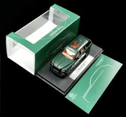 1/64 Rolls-Royce Mansory Cullinan (Green) Diecast Car Model