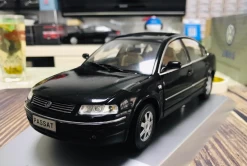 1/18 Dealer Edition B5 And B5.5 (Typ 3B And 3BG; 1997–2006) Volkswagen VW Passat (Black) Diecast Car Model