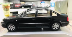 1/18 Dealer Edition B5 And B5.5 (Typ 3B And 3BG; 1997–2006) Volkswagen VW Passat (Black) Diecast Car Model -Toy vehicles QQ20200428135806 48371.1588107558