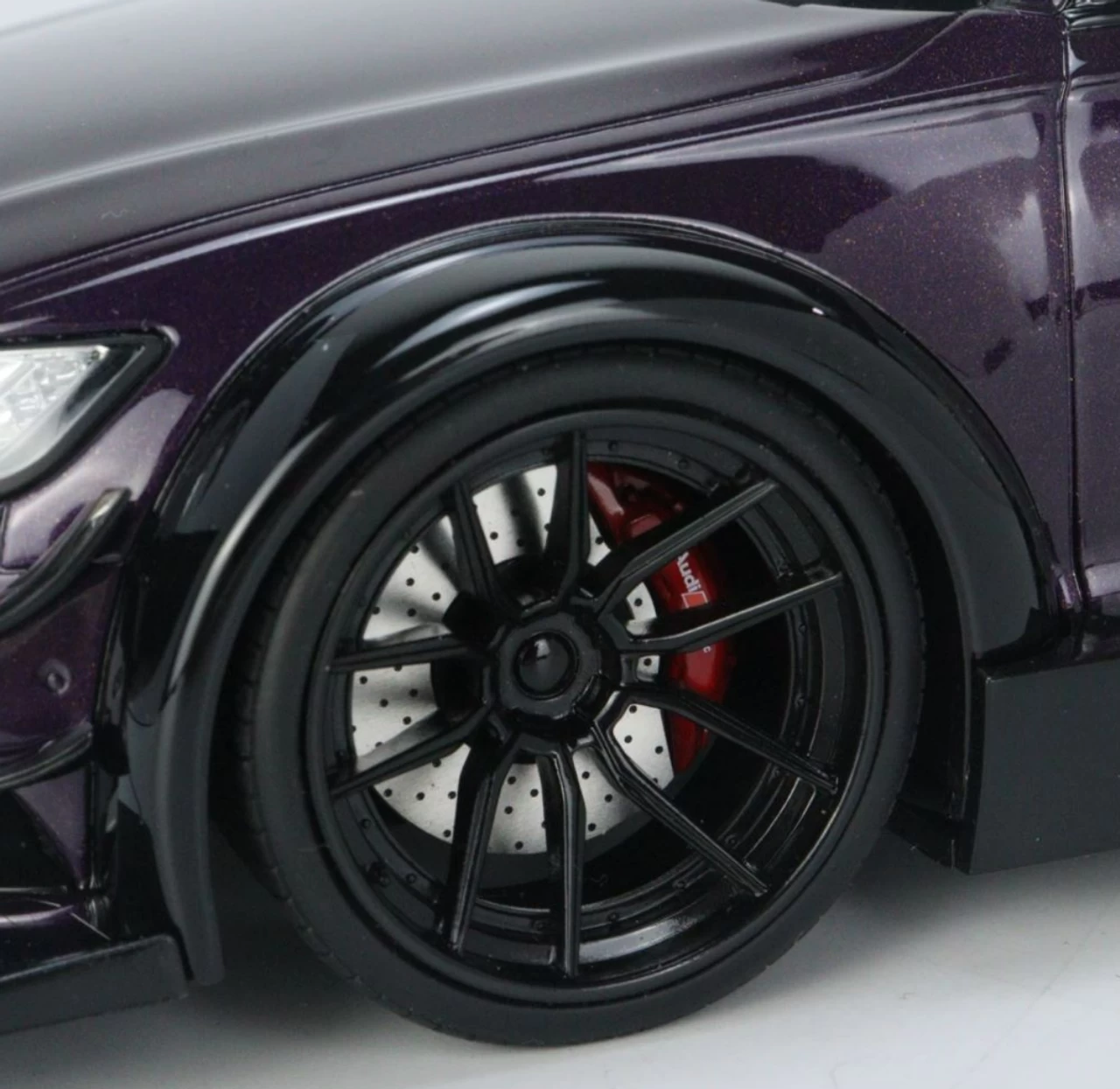 1/18 GT Spirit Audi RS6 Avant (C7) With Body Kit & Roof Luggage (Purple) Resin Car Model 8 1/18 GT Spirit Audi RS6 Avant (C7) With Body Kit & Roof Luggage (Purple) Resin Car Model - Image 6